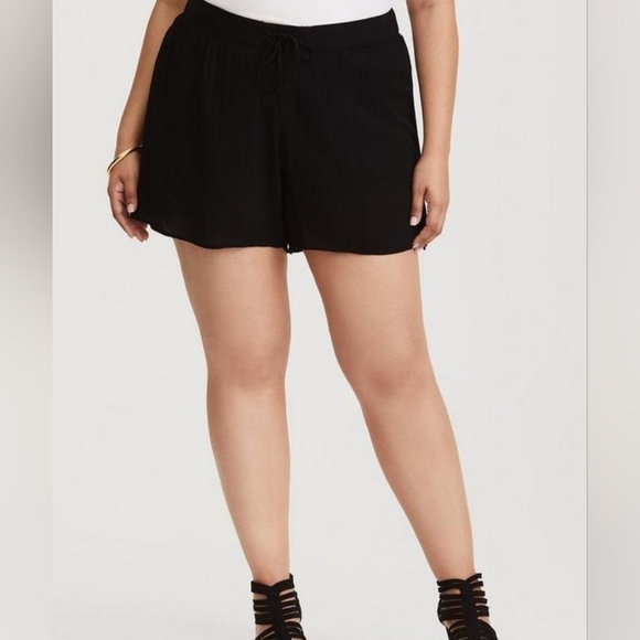TORRID Black Crepe Lace-Up Short Black - Picture 1 of 8